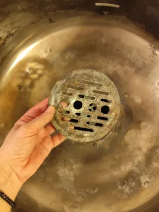 Barbacoa de carbón tipo columna