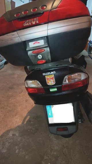 Suzuki Burgman 650 - Maxi Scooter