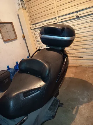 Suzuki Burgman 650 - Maxi Scooter