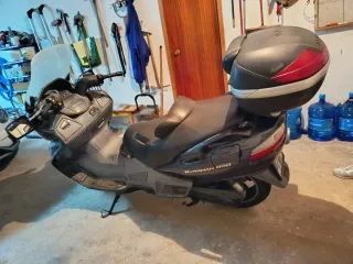 Suzuki Burgman 650 - Maxi Scooter