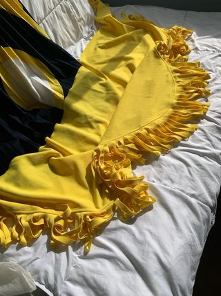 Vestido artesanal amarillo y azul