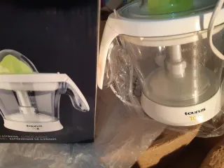 Exprimidor Taurus TC 8