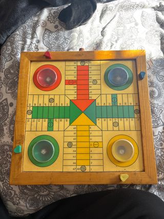 Parchis de madera antiguo