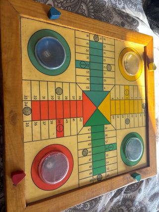 Parchis de madera antiguo