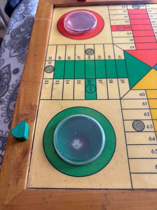 Parchis de madera antiguo