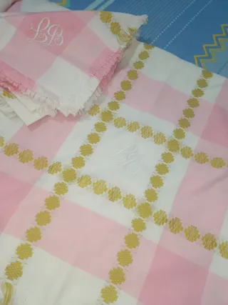 Mantel Mesa Bordado Mano Rosa Blanco, como nuevo
