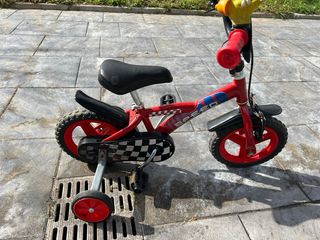 Bicicleta infantil roja