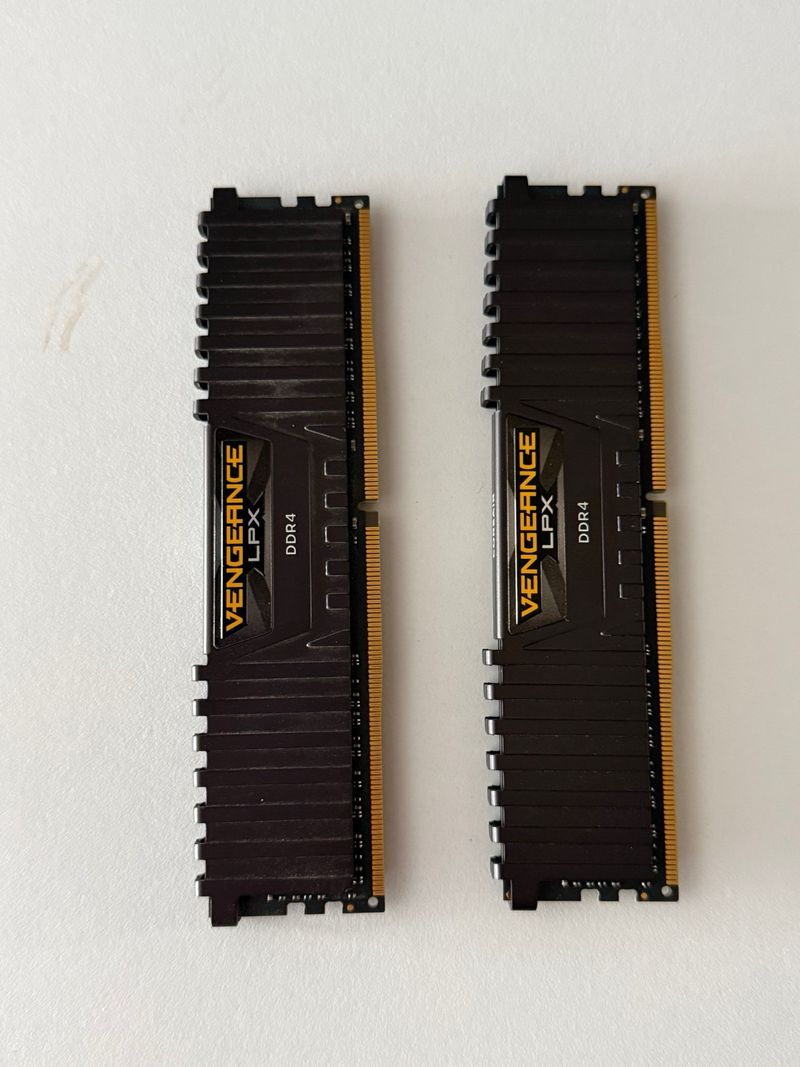 Corsair Vengeance LPX DDR4 3200MHz 2x8GB RAM.