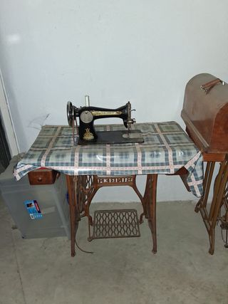 Máquina de coser Singer antigua