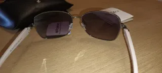 Gafas de sol Polaroid doradas y rosas