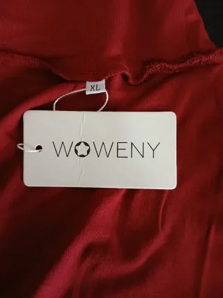 Camiseta sin mangas cuello alto roja oscuro