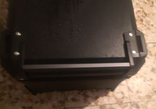 Baúl negro 65L nuevo (la foto es un ejemplo