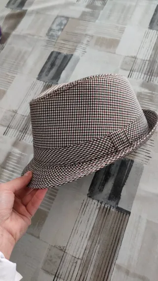 Sombrero de cuadros marrón y multicolor