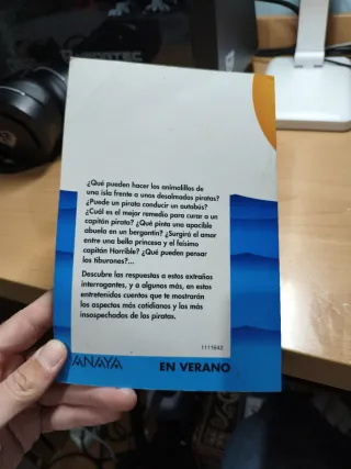 Libro cuentos con parche y para de palo
