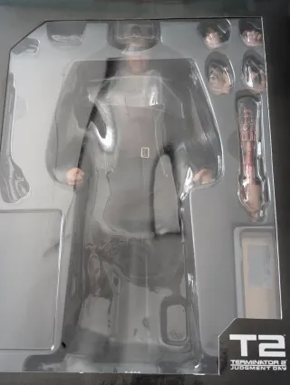 Hot Toys T-800 Terminator 2 Judment Day