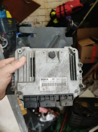 Centralita ECU Bosch Renault Megane 1.9