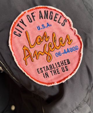 Chaqueta Bomber Negra Bershka con Parches