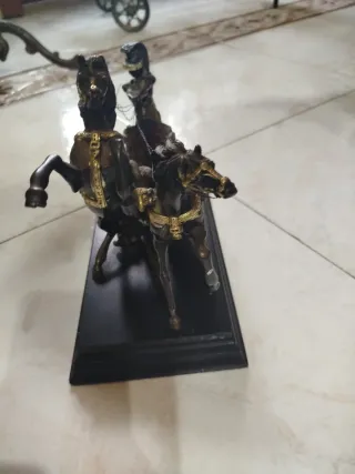 Statua antica carro romano cavalli