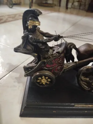 Statua antica carro romano cavalli