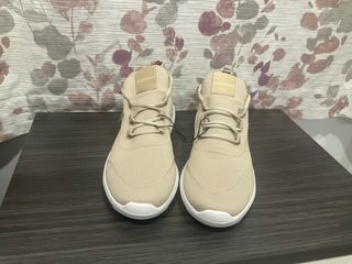 Nuove scarpe da ginnastica beige da donna