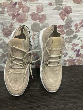 Nuove scarpe da ginnastica beige da donna