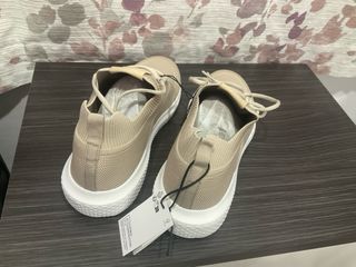Nuove scarpe da ginnastica beige da donna