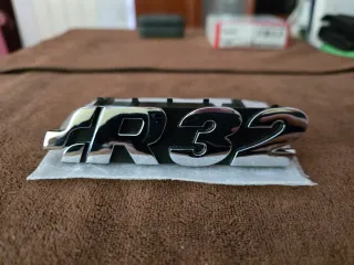 Emblema VW Golf R32 V Delantero Original