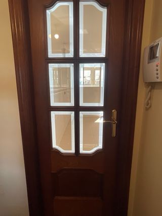 Puerta de madera maciza