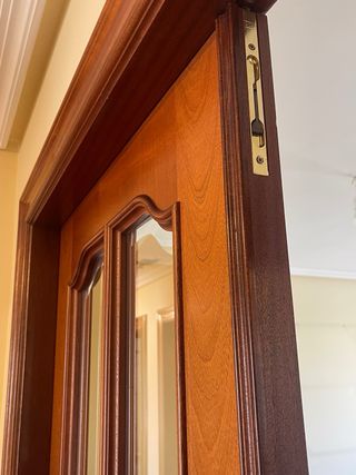 Puerta de madera maciza