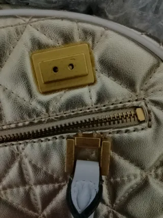 Bolso Guess Mildred Bowler Dorado EXPOSICION