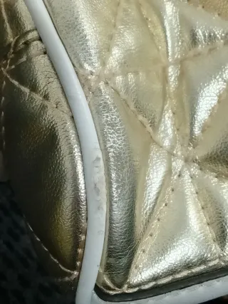 Bolso Guess Mildred Bowler Dorado EXPOSICION