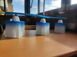 Lámpara de techo azul y blanca