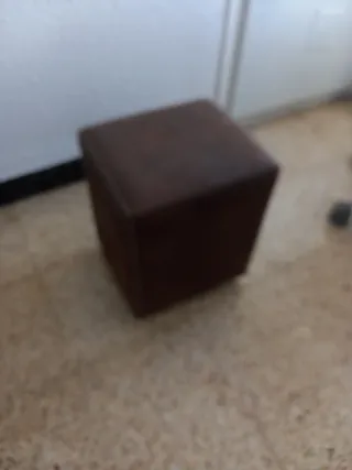 Taburete reposapiés de piel