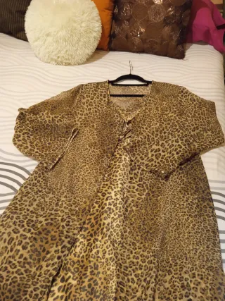 Conjunto Camisón Largo y Bata Animal Print