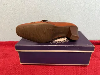 Zapatos de tacón marrones para mujer