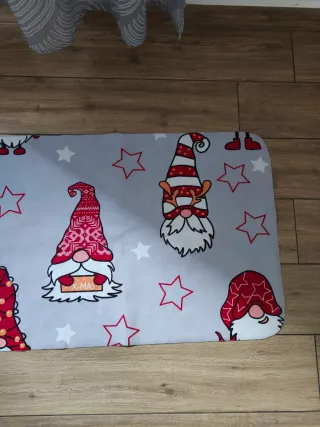 Tappeto con gnomi natalizi