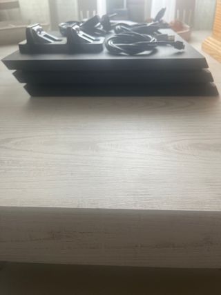 PS4 Pro + 2 Mandos + Soporte de Carga + Cables