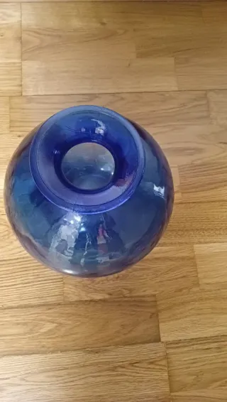 Jarrón de cristal azul