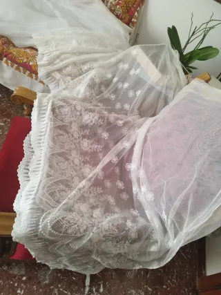 Pizzo su tulle mano seta