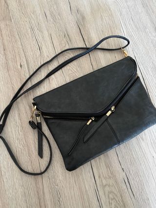 Bolso de mano tipo sobre negro