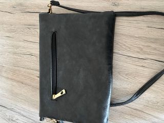 Bolso de mano tipo sobre negro