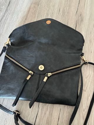 Bolso de mano tipo sobre negro