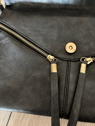 Bolso de mano tipo sobre negro