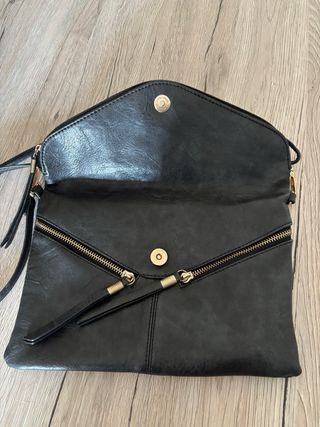Bolso de mano tipo sobre negro