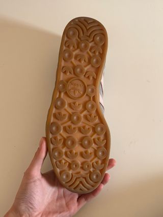 Zapatillas Adidas Gazelle grises y rosas