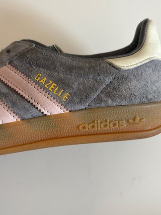 Zapatillas Adidas Gazelle grises y rosas