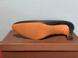 Zapatos de tacón negros efecto piel serpiente