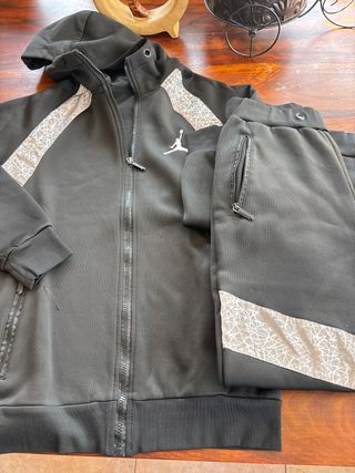 Chándal Jordan Negro y Beige