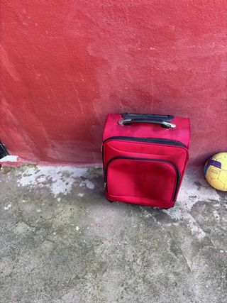 Maleta de viaje roja