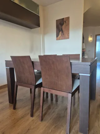 Mesa extensible madera robusta y 4 sillas